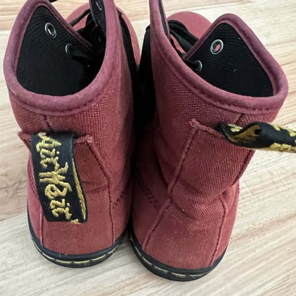 Dr. Martens Shoes - Doc Martens Women Burgundy Shoreditch boots size 9.